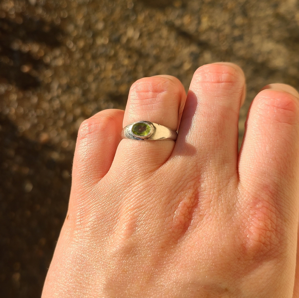 Vintage Silver Peridot gemstone ring size 7 US